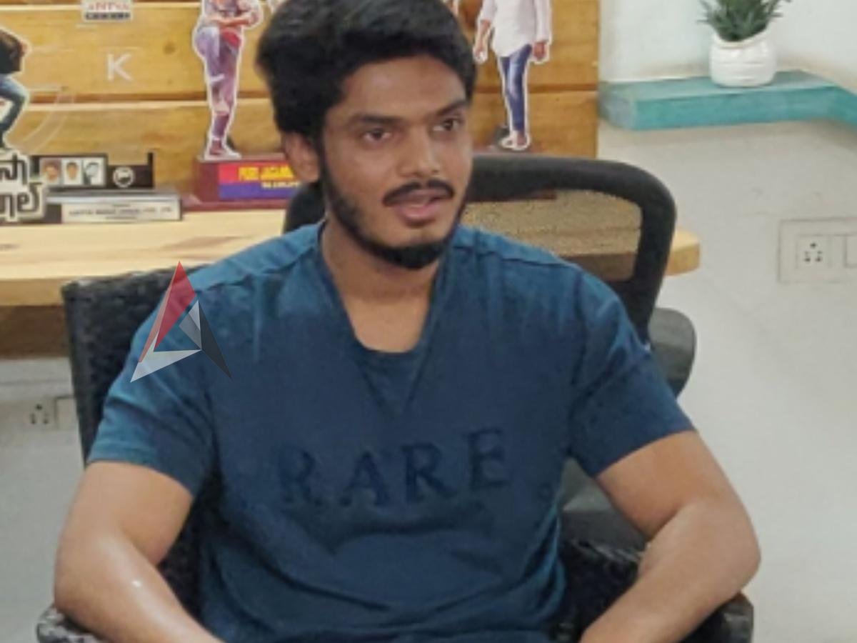 ఇప్పటి వరకు చేసింది చాలు!.. తండ్రిపై ఆకాష్ పూరి కామెంట్స్