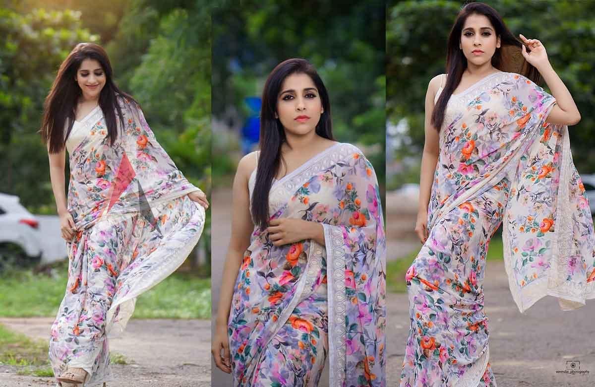 Rashmi Gautham: అందానికి చీరకట్టినట్టుగా.. కొంటెనవ్వుతో గాలమేస్తోన్న యాంకర్ రష్మీ
