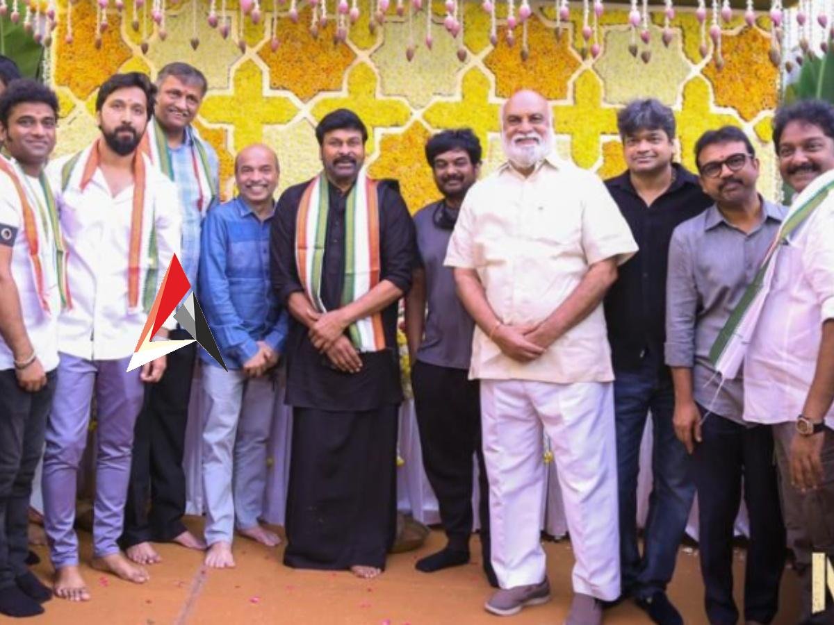 MEGA 154 : చిరు కోసం వచ్చిన దర్శకులు