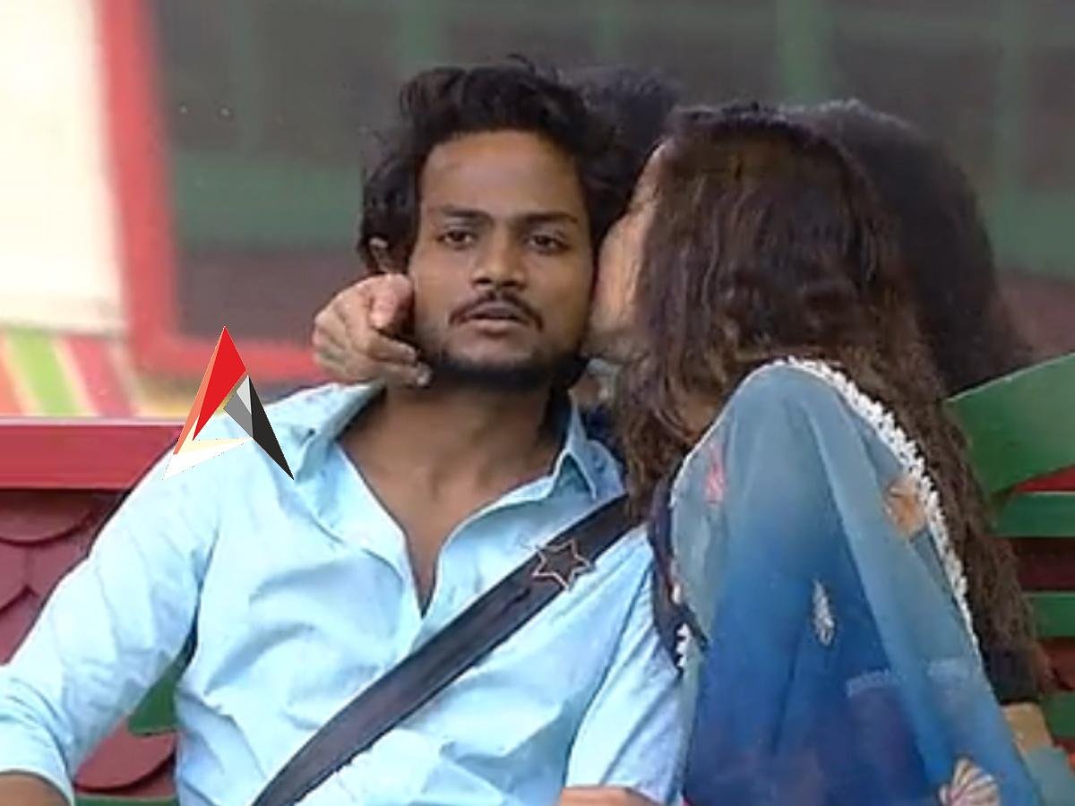 Bigg Boss 5 Unseen : సిరి ఆపుకోలేకపోతోందా?.. ముద్దు పెట్టడంతో షన్ను షాక్