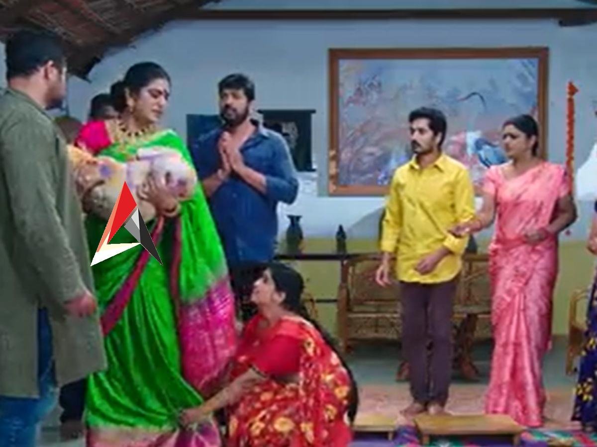 Karthika Deepam : బిడ్డల కోసం భయపడ్డ కార్తీక్.. బాబును ఎత్తుకెళ్లిన రుద్రాణి.. చూస్తుండిపోయిన వంటలక్క