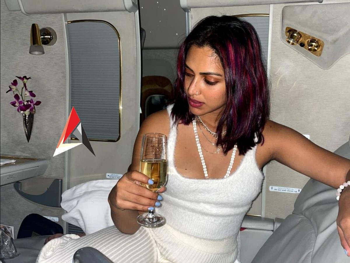 దుబాయ్లో దుమ్ములేపిన అమలాపాల్.. చేతిలో మందు గ్లాస్తో రచ్చ!