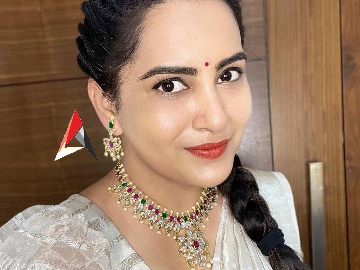 పెళ్లిపై అలాంటి అభిప్రాయం ఉందా?.. హిమజ రూటే సపరేటు