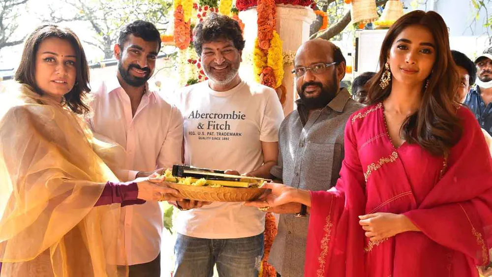 సూప‌ర్‌స్టార్ మ‌హేష్ బాబు, స్టార్ డైరెక్టర్ త్రివిక్రమ్ ల హ్యాట్రిక్ కాంబినేషన్ లో హారిక అండ్ హాసిని క్రియేషన్స్ చిత్రం