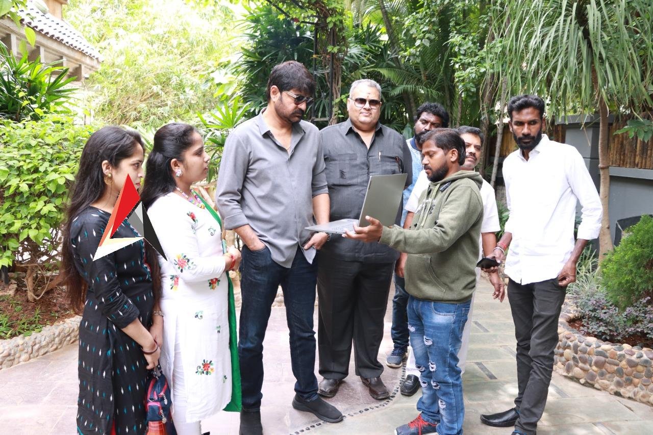 హీరో శ్రీకాంత్ చేతుల మీదుగా విడుదలైన “నా వెంటపడుతున్న చిన్నాడెవడమ్మా” చిత్రంలోని ‘ఏకాంత సమయం’ లిరికల్ వీడియో