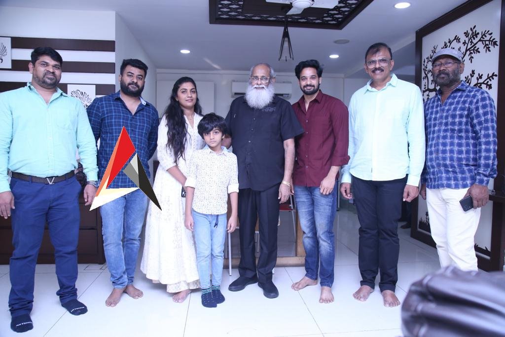 హెబ్బా పటేల్ నటించిన B&W (బ్లాక్ & వైట్) చిత్ర టీజర్ను విడుదల చేసిన రాజ్యసభ సభ్యులు, లెజెండరీ రైటర్ వి. విజయేంద్ర ప్రసాద్