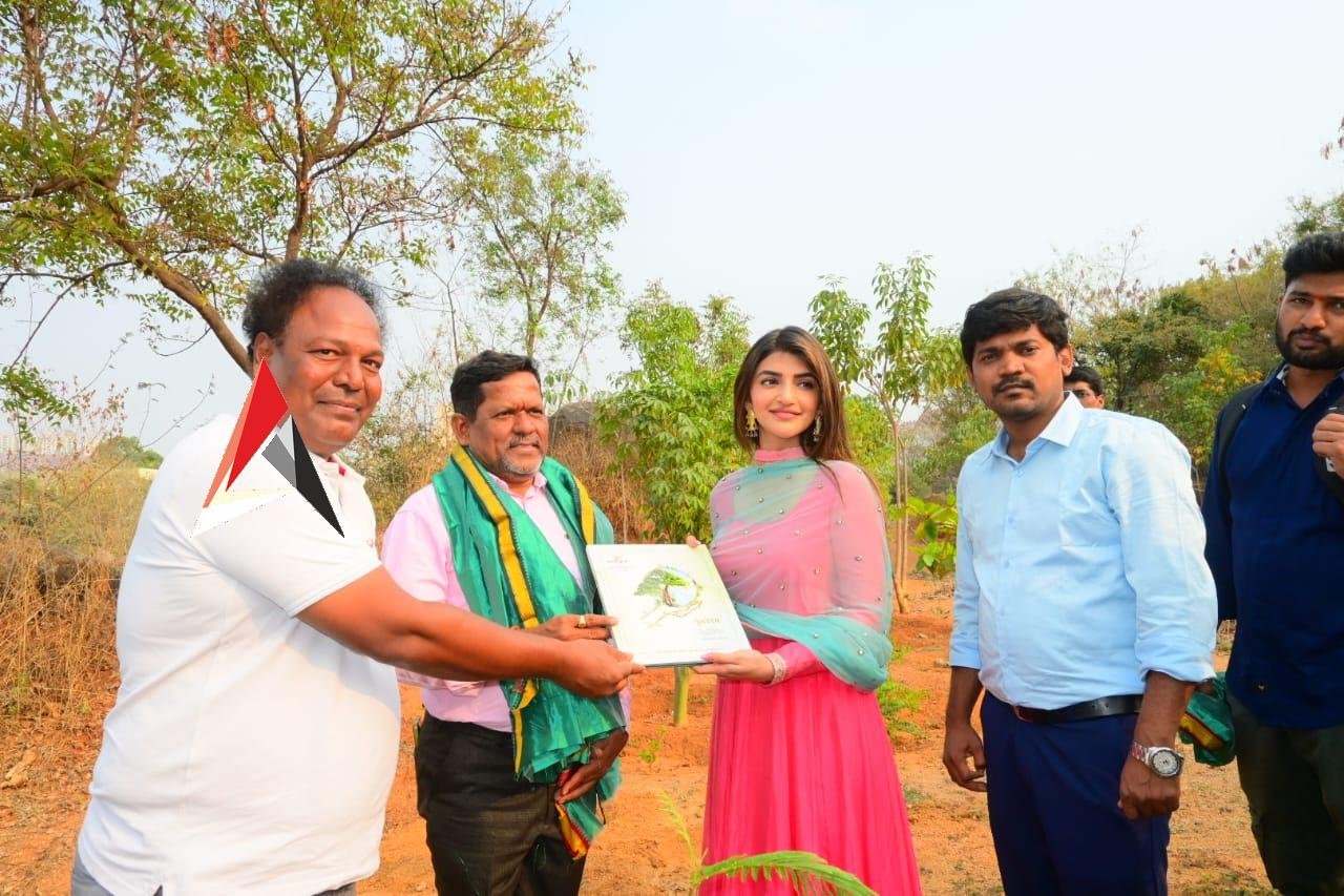 గ్రీన్ ఇండియా ఛాలెంజ్ లో పాల్గొన్న నటి శ్రీలీలా !!!