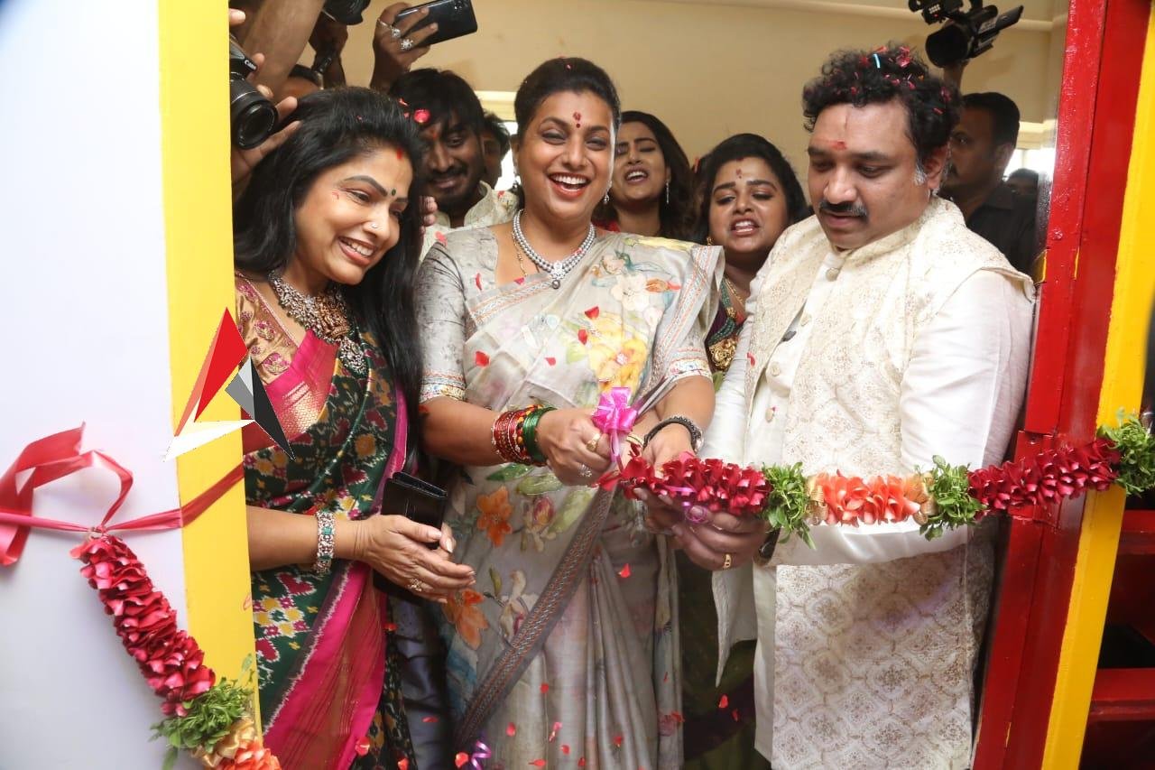 ఏపీ టూరిస్ట్ మినిస్టర్ రోజా మరియు సినీ సీరియల్ ఆర్టిస్టుల సమక్షంలో మీ కడుపునిండా గ్రాండ్ గా ప్రారంభం…