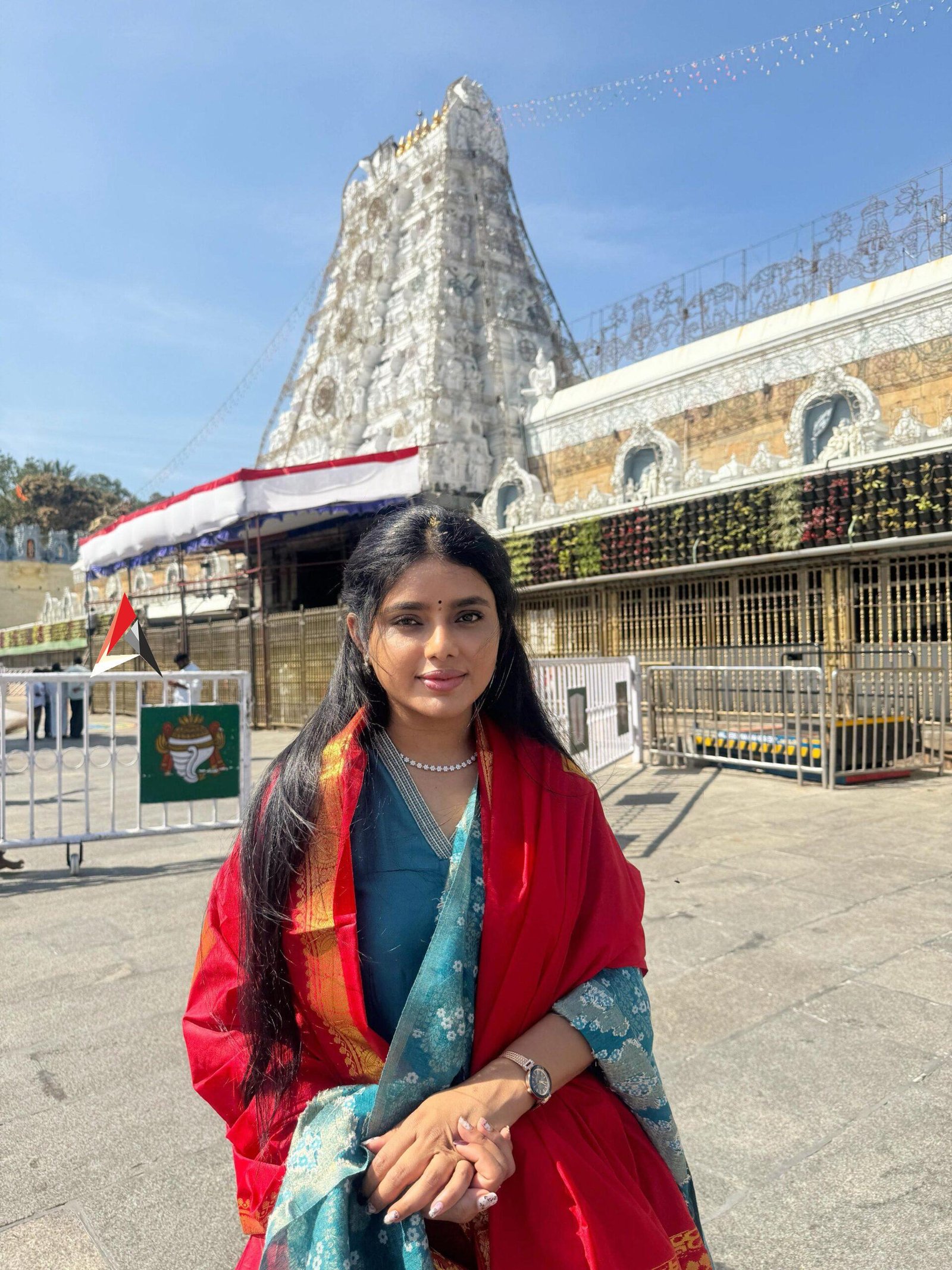 తిరుమలలో ‘డియర్ ఉమ’ హీరోయిన్ సుమయా రెడ్డి