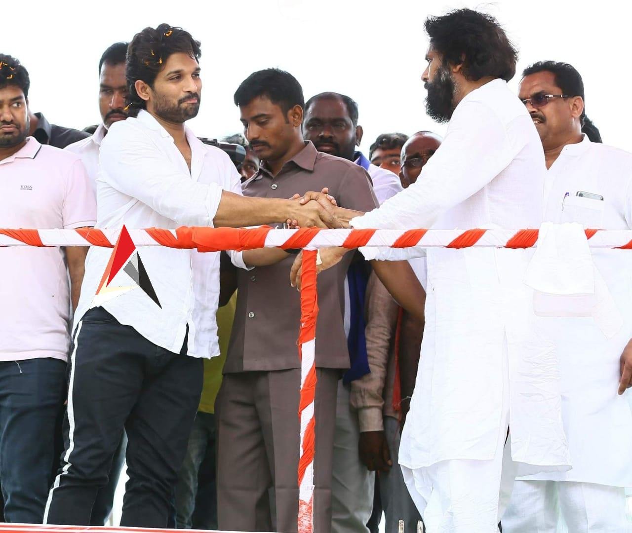 జనసేన అధ్యక్షుడు పవన్కల్యాణ్కు తన మద్దతు ప్రకటించిన ఐకాన్ స్టార్ అల్లు అర్జున్