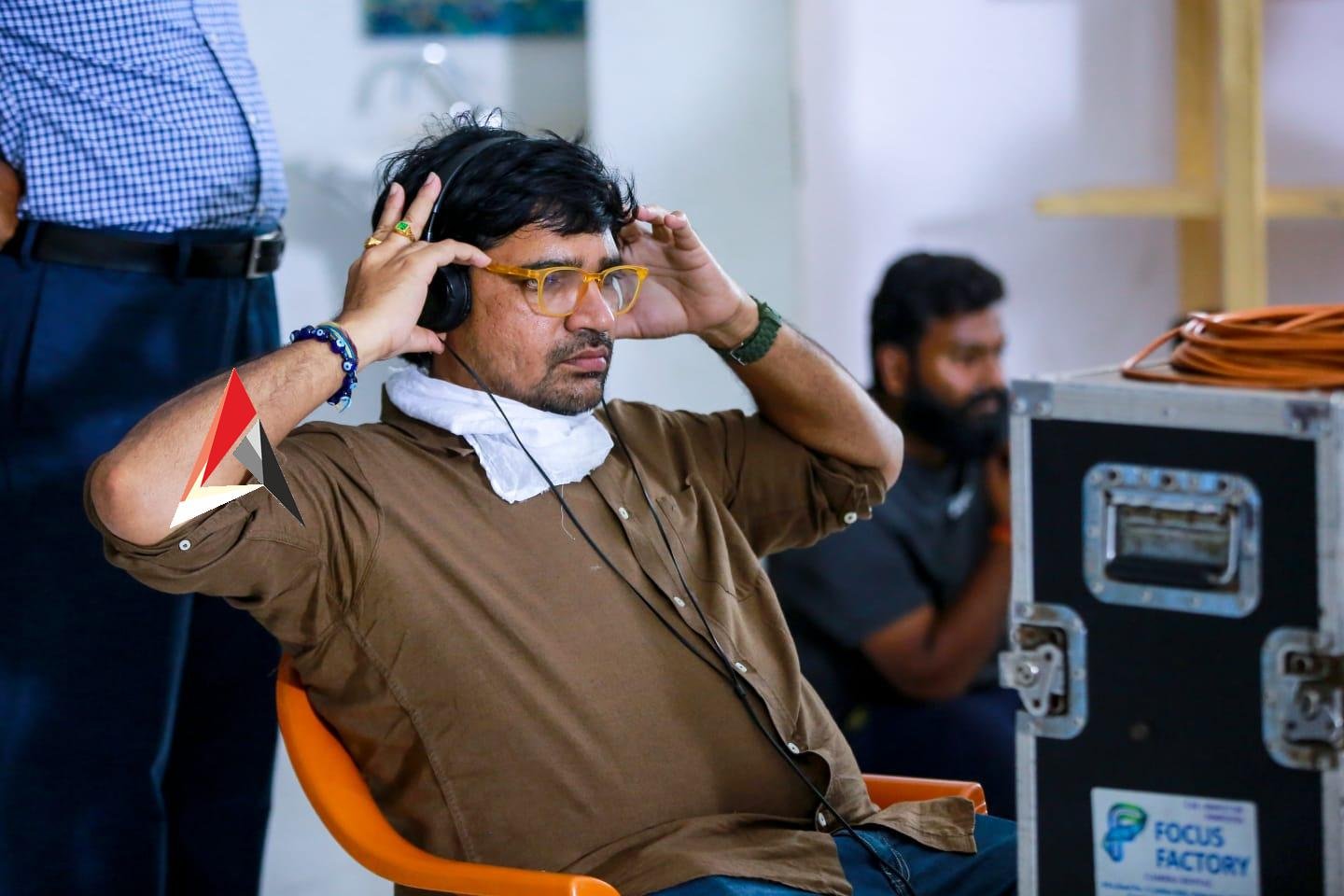 పాన్ ఇండియా మూవీ ప్లానింగ్?.. జాక్వెలిన్తో పేపర్ బాయ్ డైరెక్టర్