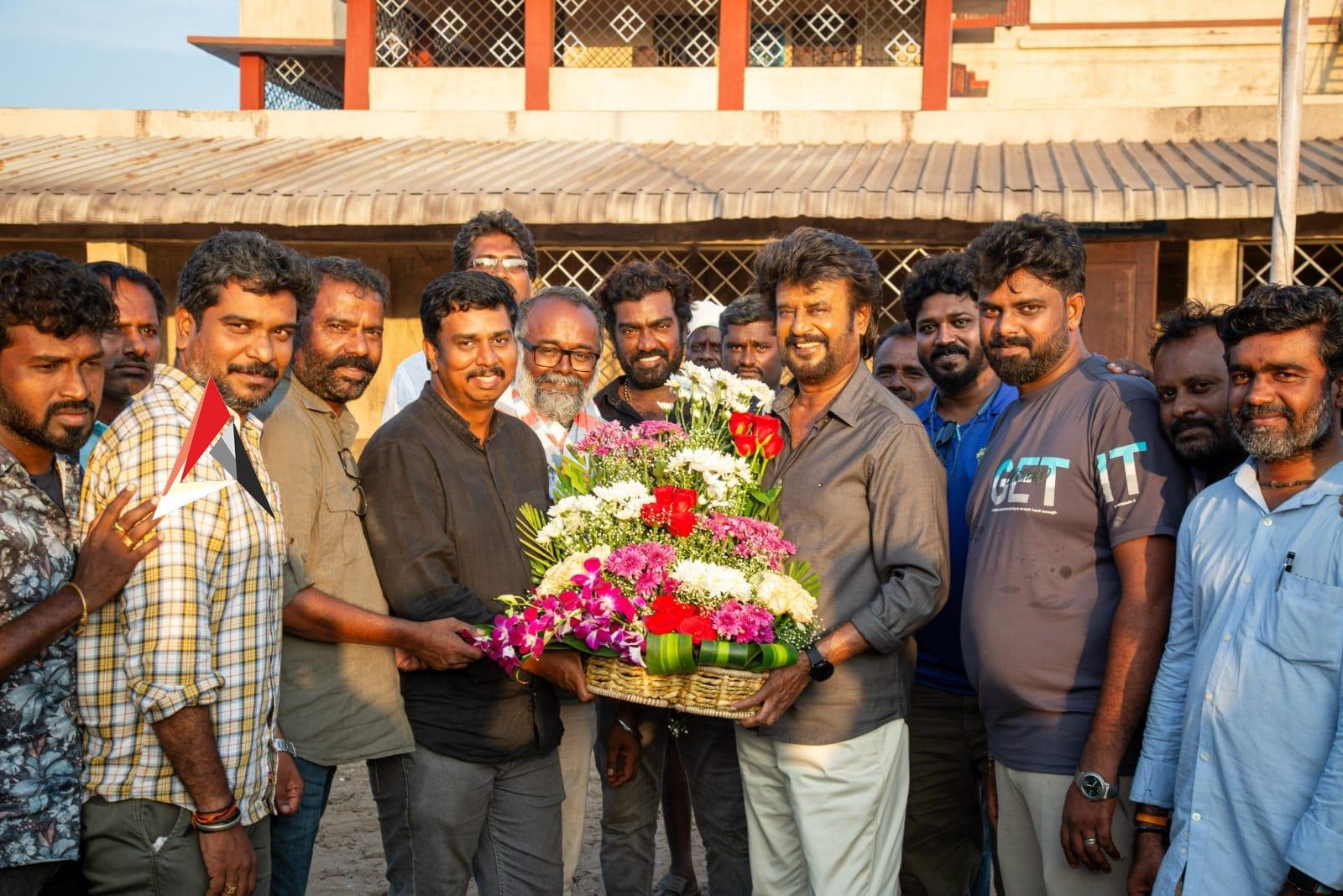 ప్రముఖ నిర్మాణ సంస్థ లైకా ప్రొడక్షన్స్ బ్యానర్పై టి.జె. జ్ఞానవేల్ దర్శకత్వంలో రూపొందుతున్న ‘వేట్టయాన్’ షూటింగ్ పూర్తి చేసిన సూపర్ స్టార్ రజినీకాంత్