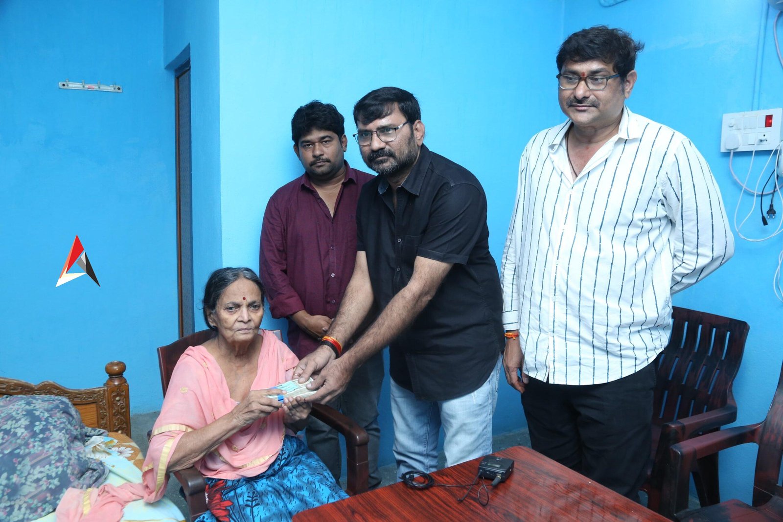 ఫిల్మ్ జర్నలిస్ట్ అసోసియేషన్ ద్వారా నటి పావల శ్యామలకు సాయి దుర్గ తేజ్ ఆర్థిక సాయం