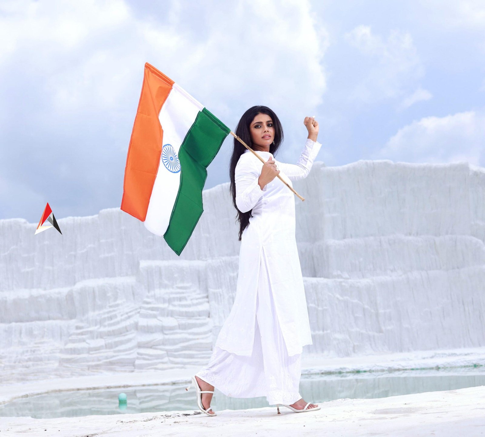 పోస్ట్ ప్రొడక్షన్ పనుల్లో ‘డియర్ ఉమ’.. ఇండిపెండెన్స్ డే స్పెషల్ స్టిల్తో ఆకట్టుకుంటున్న సుమయా రెడ్డి