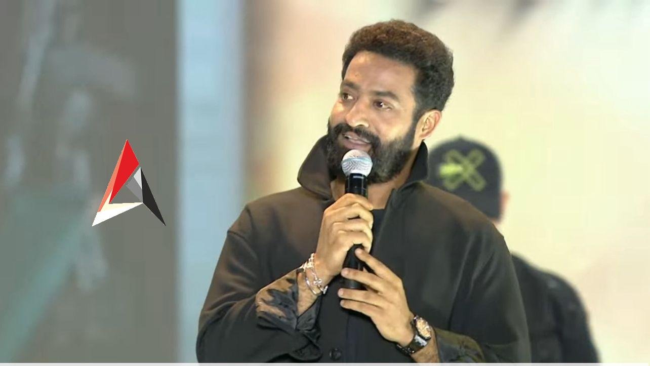 ‘వార్ 2’ ట్విస్టులు మాత్రం రివీల్ చేయకండి.. ప్రీ రిలీజ్ ఈవెంట్లో మ్యాన్ ఆఫ్ మాసెస్ ఎన్టీఆర్